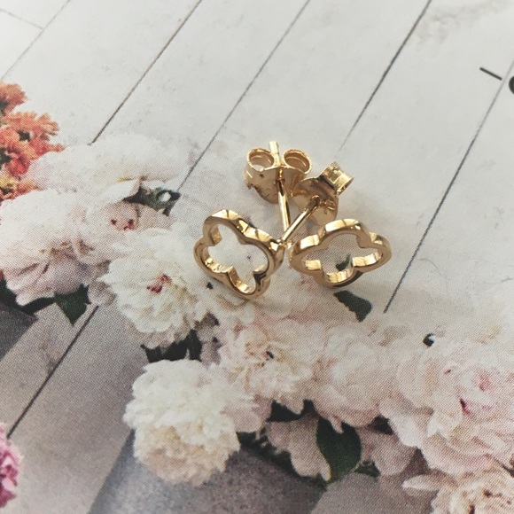 Dainty Gold Clover Stud Earrings Subtle  & Chic ❤️ - Picture 2 of 3